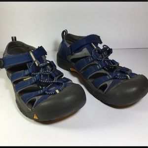 Keen Outdoor Waterproof Men’s Shoes Size 7